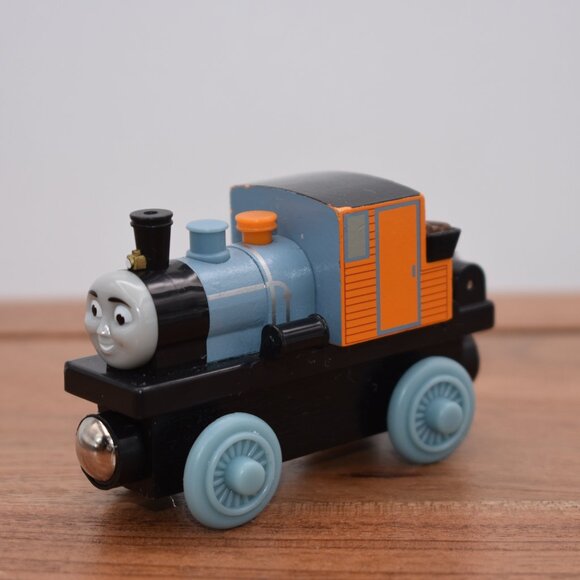 BASH 2003 Learning Curve Thomas & Friends Wooden Railway Train Engine Magnetic - Picture 2 of 7
